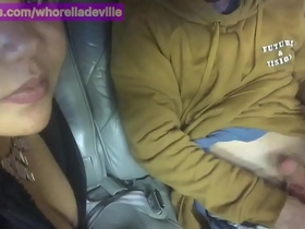 Sloppy d. slut giving crazy head in her car & takes nut on her face