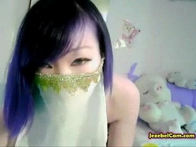 Asian Amateur Has Fun On Cam Playing Around